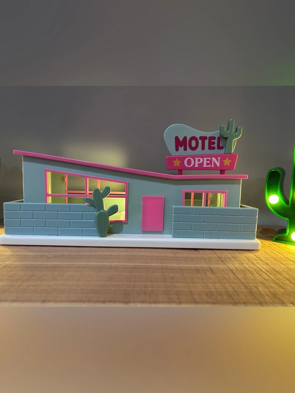 🌵🩷Target Bullseye Playground Mid-Century Palm Springs Barbiecore LED Decor🩷🌵